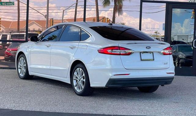 Photo of 2020 White Platinum Metallic Tri-Coat Ford Fusion