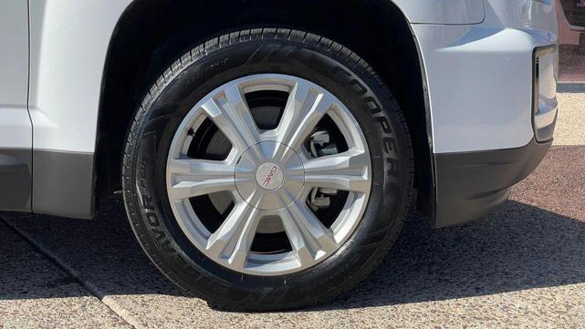 Photo of 2017 White GMC Terrain