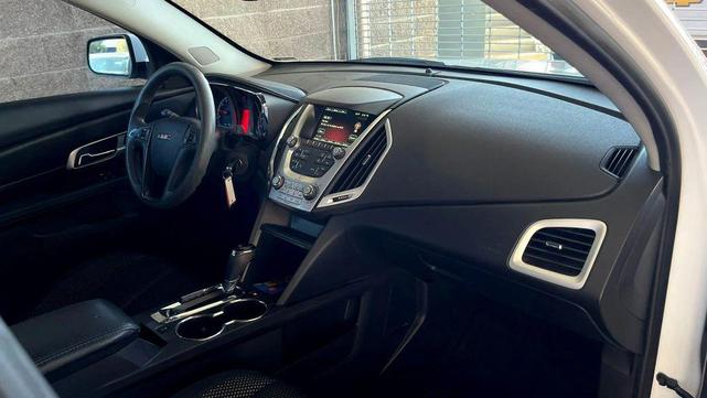 Photo of 2017 White GMC Terrain
