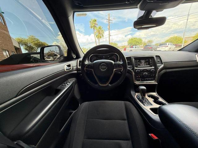 Photo of 2017 Bright White Clearcoat Jeep Grand Cherokee