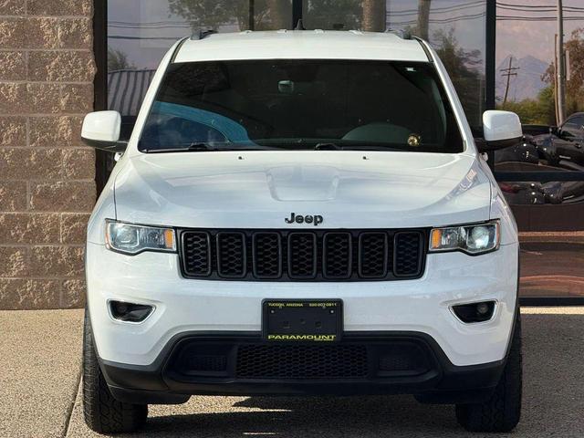 Photo of 2017 Bright White Clearcoat Jeep Grand Cherokee