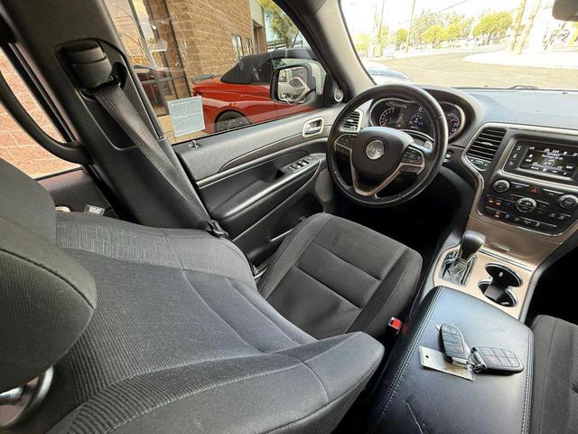Photo of 2017 Bright White Clearcoat Jeep Grand Cherokee