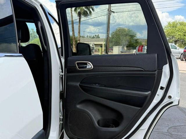 Photo of 2017 Bright White Clearcoat Jeep Grand Cherokee
