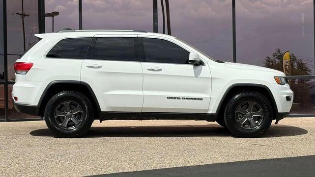 Photo of 2017 Bright White Clearcoat Jeep Grand Cherokee