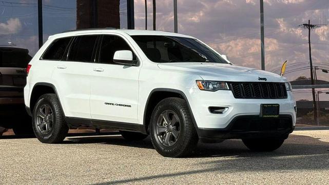 Photo of 2017 Bright White Clearcoat Jeep Grand Cherokee