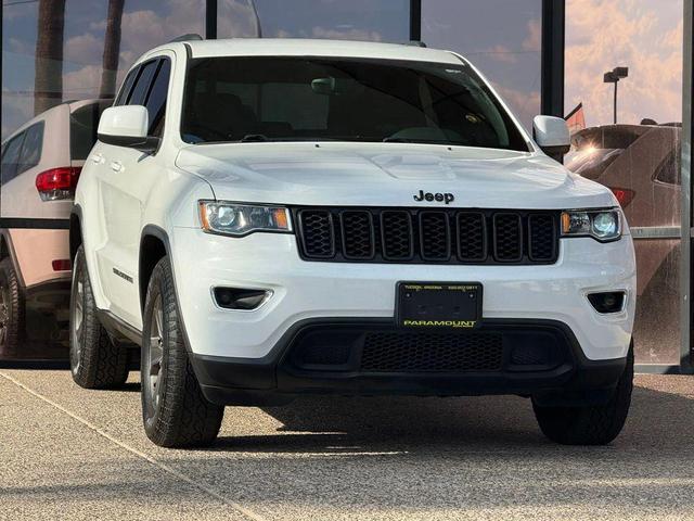 Photo of 2017 Bright White Clearcoat Jeep Grand Cherokee