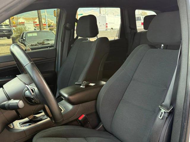 Photo of 2017 Bright White Clearcoat Jeep Grand Cherokee