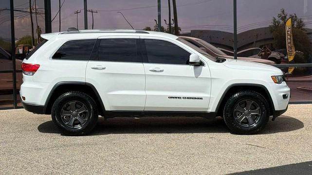 Photo of 2017 Bright White Clearcoat Jeep Grand Cherokee