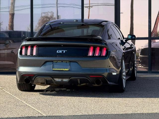 Photo of 2016 Gray Ford Mustang