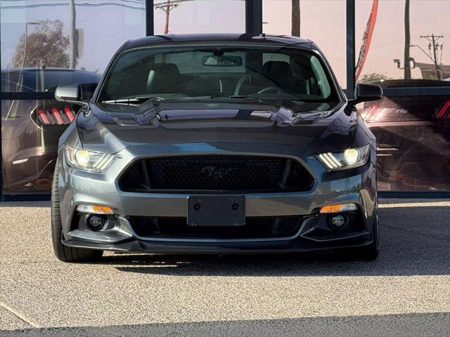 Photo of 2016 Gray Ford Mustang