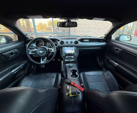 Photo of 2016 Gray Ford Mustang