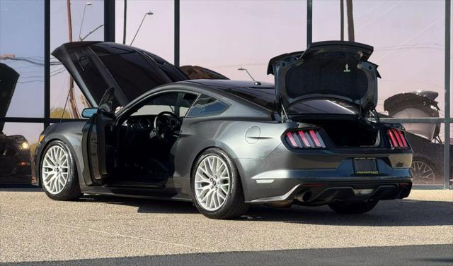 Photo of 2016 Gray Ford Mustang