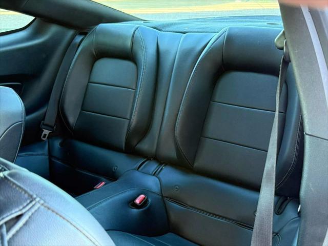 Photo of 2016 Gray Ford Mustang