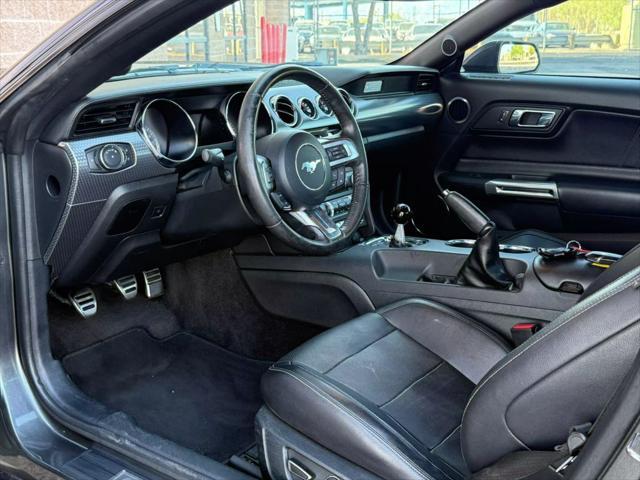 Photo of 2016 Gray Ford Mustang