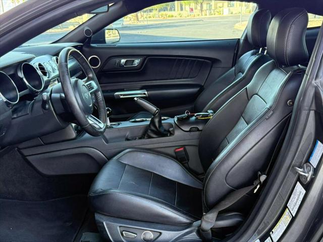 Photo of 2016 Gray Ford Mustang