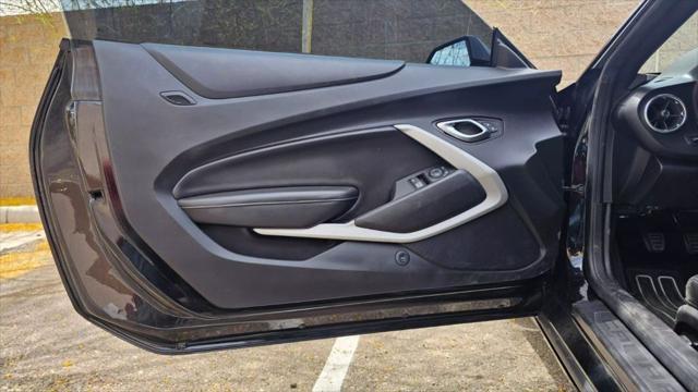 Photo of 2018 Black Chevrolet Camaro