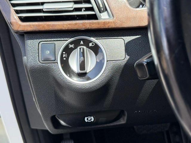 Photo of 2011 White Mercedes-Benz E-Class