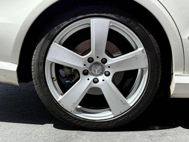 Photo of 2011 White Mercedes-Benz E-Class