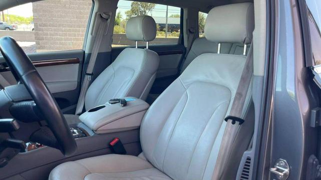 Photo of 2015 Gray Audi Q7