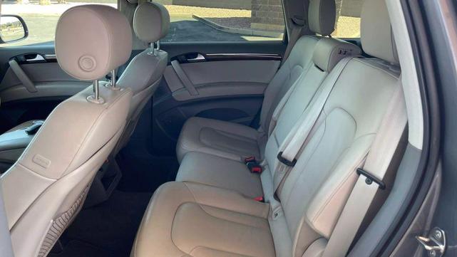 Photo of 2015 Gray Audi Q7