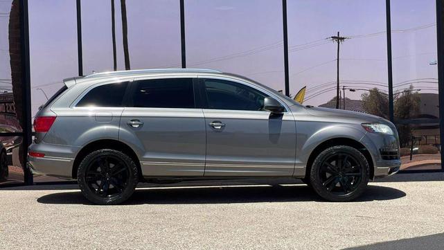 Photo of 2015 Gray Audi Q7