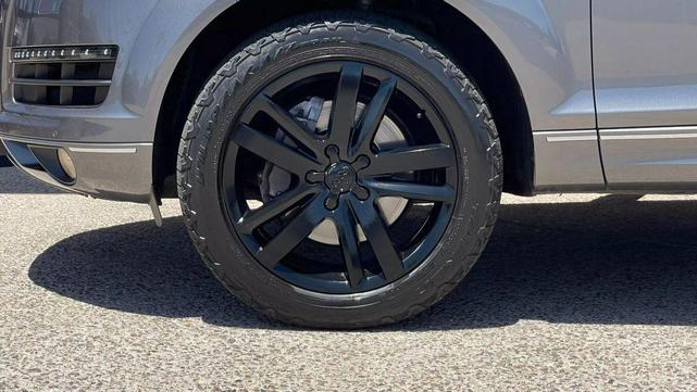 Photo of 2015 Gray Audi Q7