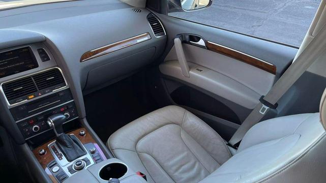 Photo of 2015 Gray Audi Q7