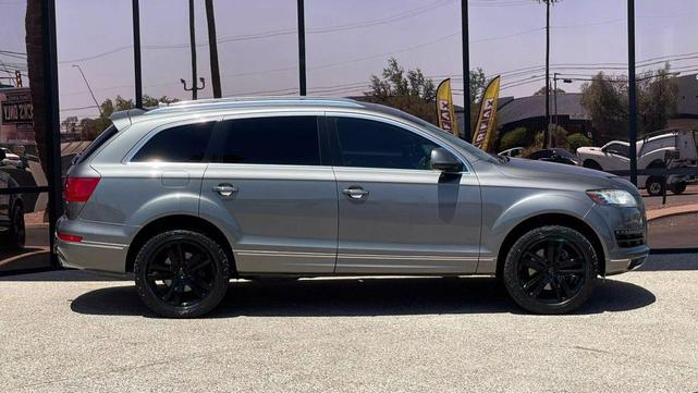 Photo of 2015 Gray Audi Q7