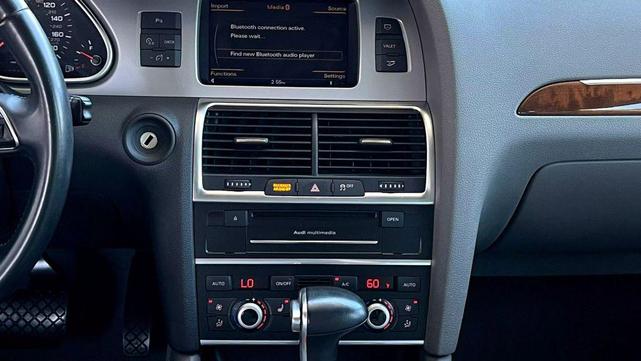 Photo of 2015 Gray Audi Q7
