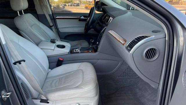 Photo of 2015 Gray Audi Q7