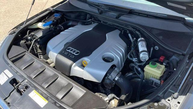 Photo of 2015 Gray Audi Q7