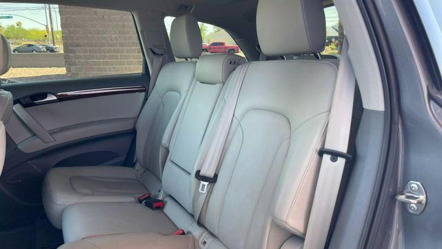 Photo of 2015 Gray Audi Q7