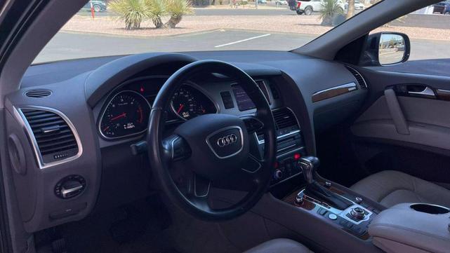 Photo of 2015 Gray Audi Q7