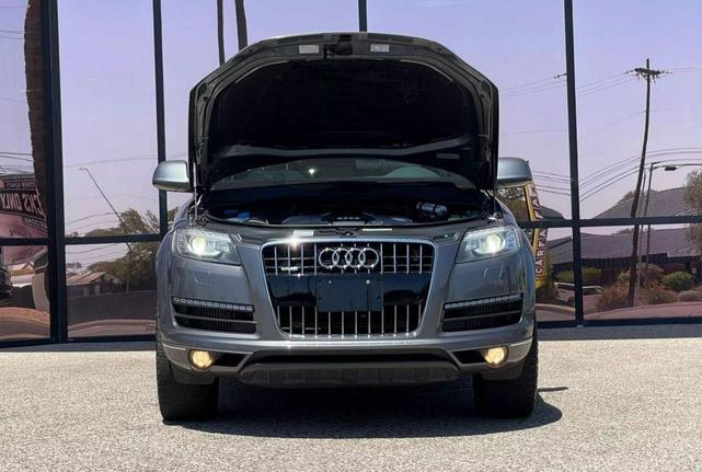 Photo of 2015 Gray Audi Q7