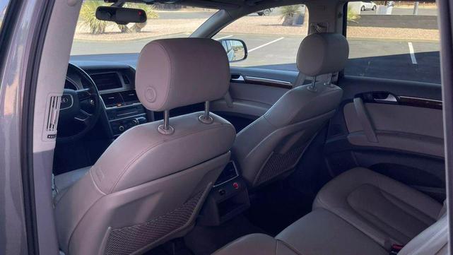 Photo of 2015 Gray Audi Q7