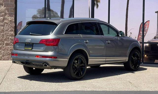 Photo of 2015 Gray Audi Q7