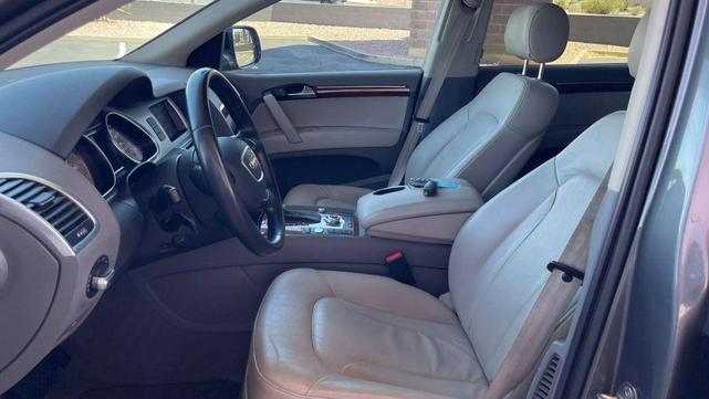 Photo of 2015 Gray Audi Q7