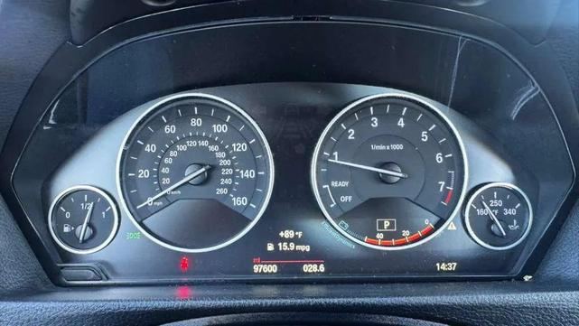 Photo of 2015 White BMW 320