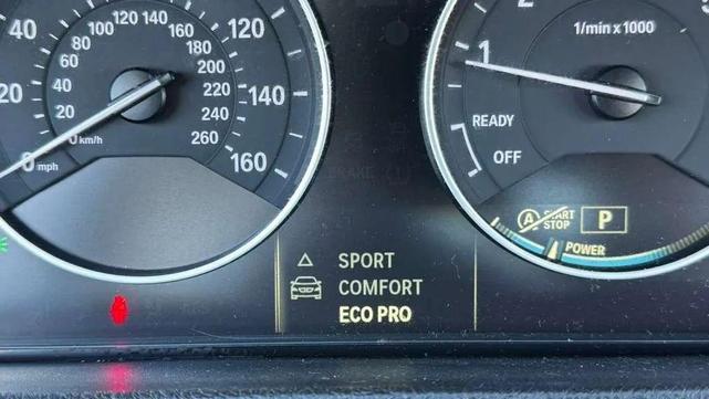 Photo of 2015 White BMW 320