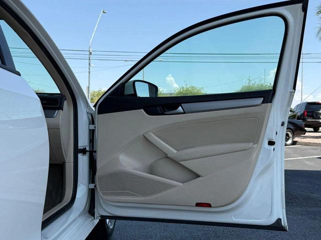 Photo of 2015 Candy White Volkswagen Passat