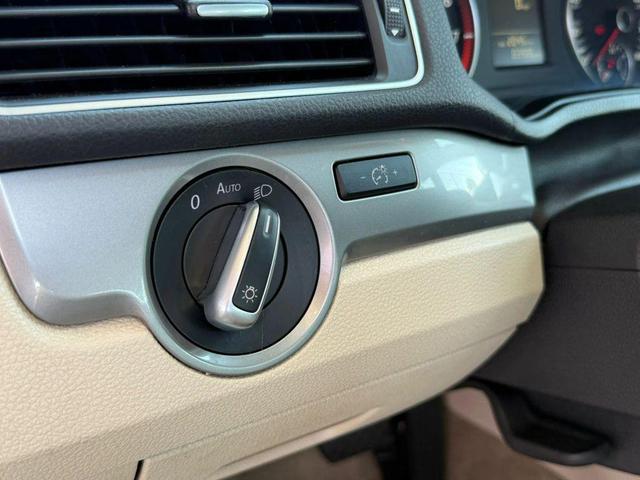 Photo of 2015 Candy White Volkswagen Passat
