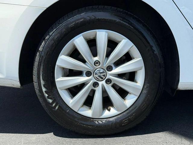 Photo of 2015 Candy White Volkswagen Passat