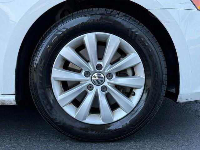 Photo of 2015 Candy White Volkswagen Passat