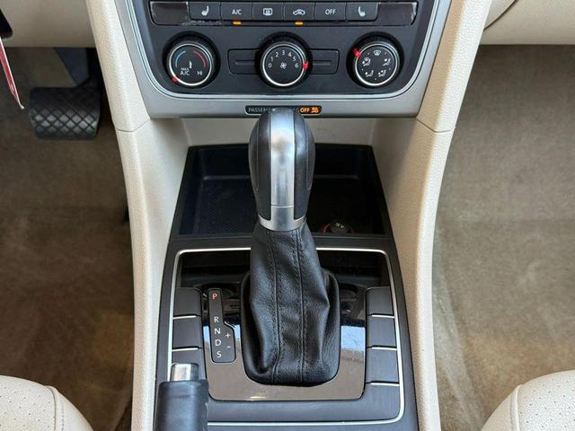 Photo of 2015 Candy White Volkswagen Passat