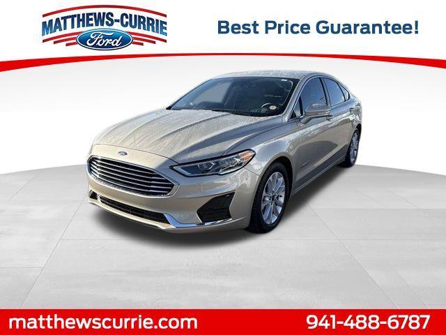 Photo of 2019 White Gold Ford Fusion Hybrid