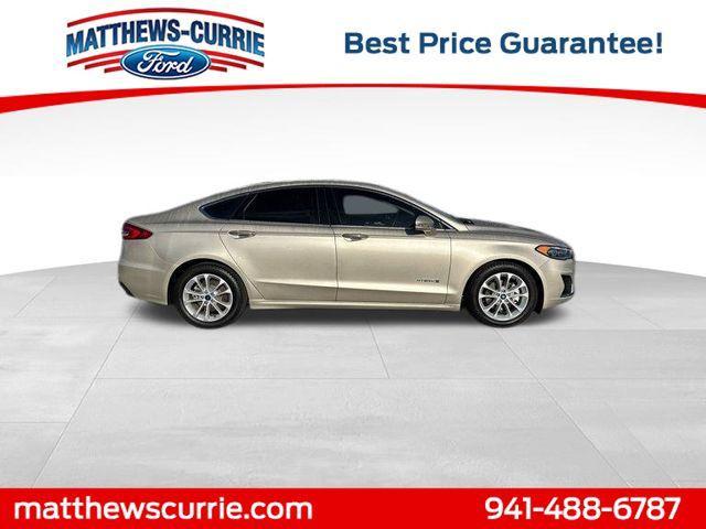 Photo of 2019 White Gold Ford Fusion Hybrid