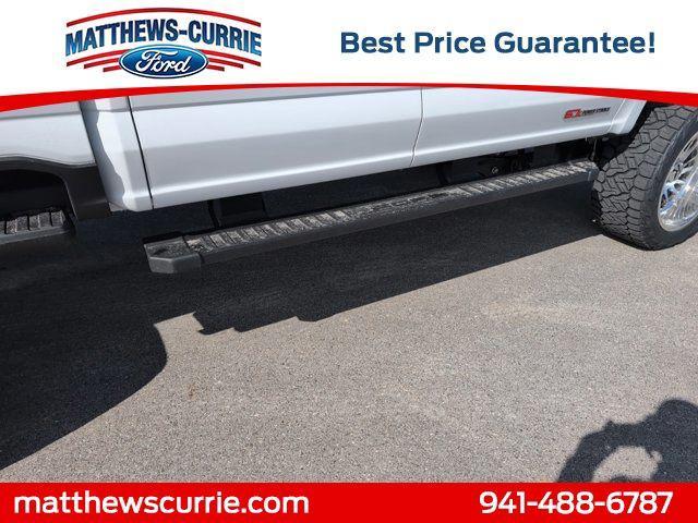 Photo of 2025 Oxford White Ford F-250