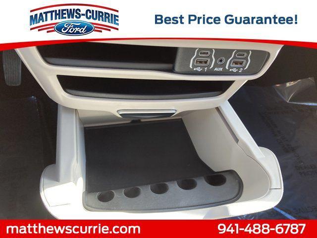 Photo of 2023 Brilliant Black Crystal Pearlcoat Chrysler Pacifica
