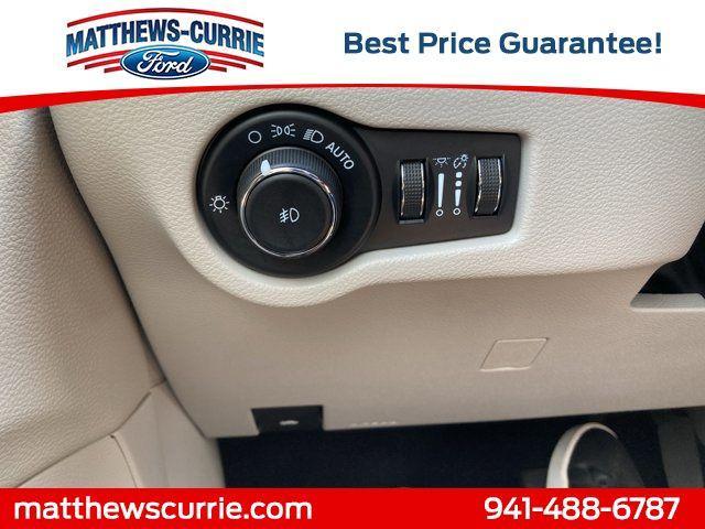 Photo of 2023 Brilliant Black Crystal Pearlcoat Chrysler Pacifica