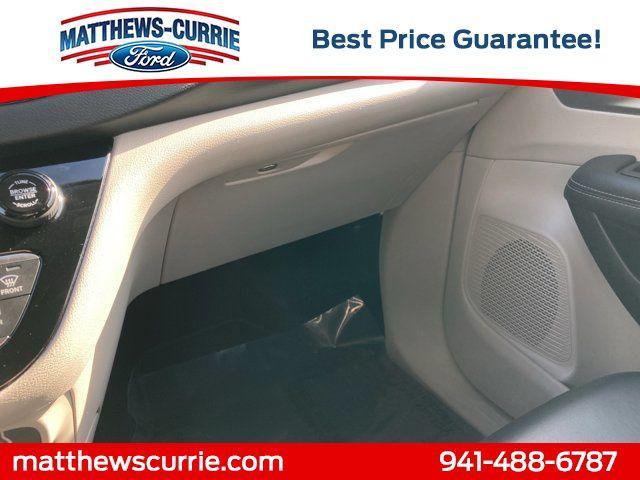 Photo of 2023 Brilliant Black Crystal Pearlcoat Chrysler Pacifica